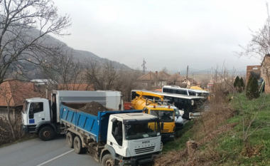 Tensionet në Veri të Kosovës, Prishtina pret heqjen e barrikadave nga KFOR