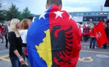 Shumica e shqiptarëve duan një kombëtare futbolli të përbashkët Kosovë-Shqipëri