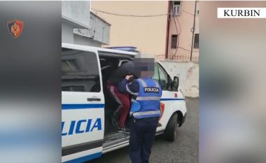 EMRAT/ Përndoqi të miturën, arrestohet 27 vjeçari në Mamurras, në pranga edhe një tjetër për kultivim narkotikësh