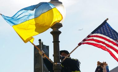 Flamuri Ukrainas krah atij të SHBA/ Përgatitjet e fundit para mbërritjes së presidentit ukrainas në Kapitol Hill