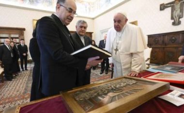 Presidenti Begaj takohet me Papa Françeskun në Vatikan