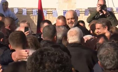 “Minoriteti grek, urë lidhëse mes Shqipërisë dhe Greqisë”, Rama mbërron në Derviçan me Mitsotakis (VIDEO)