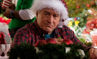 Krishtlindjet kthehen në makth për Robert De Niro,  “grinch” i futet në shtëpi për t’i vjedhur dhuratat poshtë pemës
