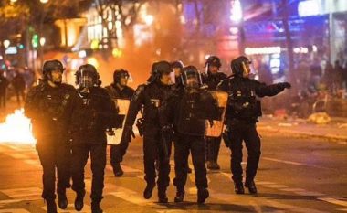 Vrasja e aktivistëve/ Përshkallëzohet protesta në Paris, plagosen pesë efektivë policie