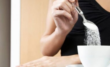 Pse bëhemi të varur nga sheqeri? Ja si e shpjegojnë ekspertët