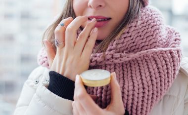 Si të mbroni lëkurën nga i ftohti, këto janë 5 mënyrat më praktike