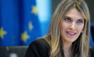 Shtyhet seanca ndaj eurodeputetes greke në lidhje me skandalin e korrupsionit në PE