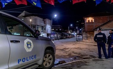 Ambasadat amerikane në Kosovë e Serbi me reagim të përbashkët: Ata që i vendosën barrikadat t’i heqin menjëherë