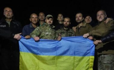 Zelensky ndan foton: Mbi 1.300 të burgosur lufte janë kthyer në Ukrainë
