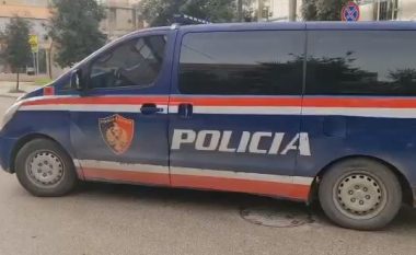 Plagosi me thikë vjehrrin dhe kunatin, gjykata lë në burg 27-vjeçarin në Vlorë