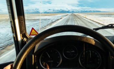 Kontrolli brenda dhe jashtë makinës, 4 këshilla thelbësore për drejtimin e automjeteve në  dëborë