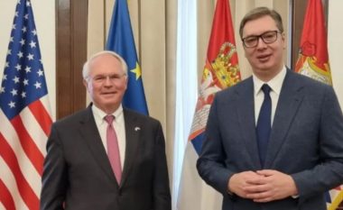 Vuçiç flet me Ambasadorin amerikan për situatën në veri të Kosovës