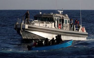 Fundoset varka në brigjet e Tunizisë, 5 emigrantë të vdekur, 10 të zhdukur