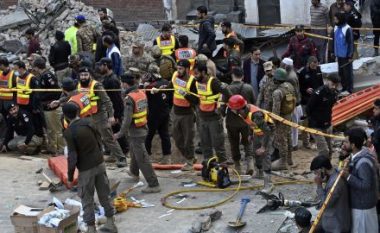Sulmi me bombë në xhami, rritet numri i viktimave në Pakistan