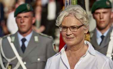 U kritikua për sjelljet e saj, ministrja gjermane e Mbrojtjes pritet të japë dorëheqjen