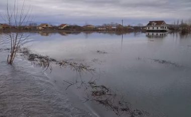 Probleme nga reshjet në Shkodër, rruga e Obotit mbulohet nga uji, disa fshatra pa energji elektrike