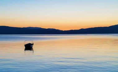 VOA: Ndotja minerare rrezikon statusin e UNESCO-s për liqenin e Ohrit
