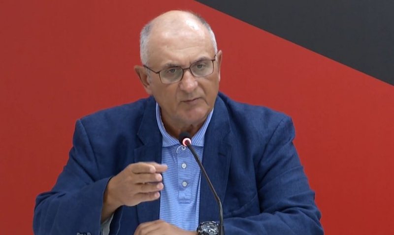Petrit Vasili për situatën mes Ramës dhe gazetares: Kryeministri duhet të largohet me forcë