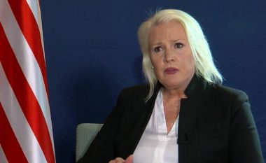 Ambasadorja e SHBA në Shkup: E di që është e vështirë, por duhet të miratohen ndryshimet kushtetuese