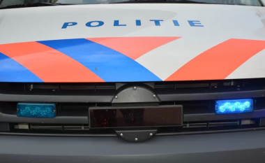 Me 3 armë zjarri në makinë, arrestohet 21-vjeçari në Holandë