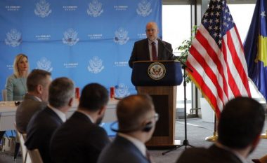 Ambasadori amerikan del me deklaratë pas takimit për Asociacionin: Do të vazhdojmë të avokojmë për zbatimin e të gjitha zotimeve të dialogut