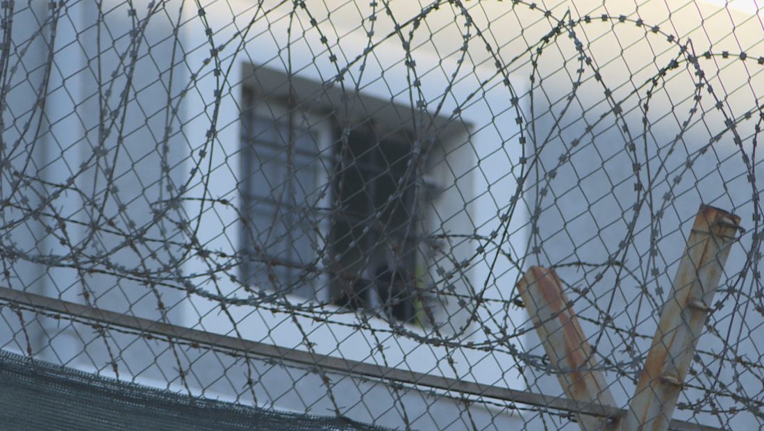 Tentuan të fusin drogë dhe celularë në burgun e Durrësit, vendoset masa e sigurisë për autorët