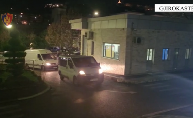 Vuri në rrezik jetën e policëve në Gjirokastër, kapet i riu që transportonte emigrantë të paligjshëm