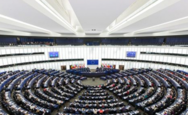 PE mirëpret aplikimin e Kosovës në BE, denoncon veprimet e Serbisë në Veri dhe bën thirrje për njohje