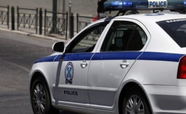 Torturoi nënë e bir për 5 mijë euro, arrestohet shqiptari në Greqi