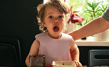 Nuk është rrushi! Mjekja australiane zbulon ushqimin që ka më shumë rrezik që të mbytet fëmija (VIDEO)