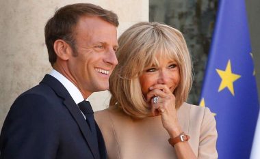 “Kam një burrë të adhurueshëm”, bashkëshortja e Macron fjalët më të mira presidentit francez: Është thellësisht i ndershëm