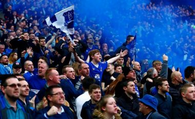 Tifozët e Evertonit në protestë, kërkojnë largimin e drejtuesve dhe lojtarëve