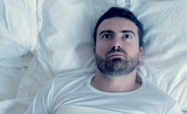 Cili çrregullim i gjumit është një faktor rreziku për goditje në tru?