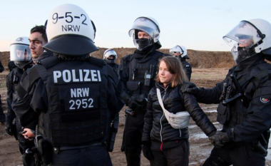 Greta Thunberg lirohet pas arrestimit në protestën e minierës gjermane