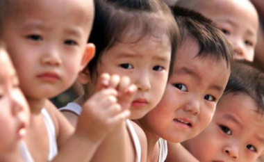 Provinca në Kinë ndryshon ligjin: Jeni të lirë, bëni sa fëmijë të doni