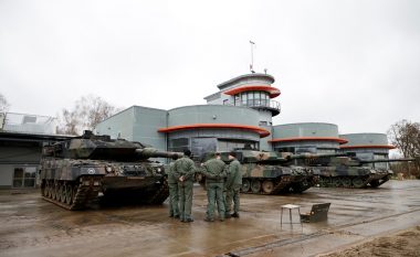 Trupat polake përgatiten të trajnojnë ukrainasit se si të përdorin tanket