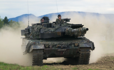 Ukraina pret deri në 140 tanke në dërgesën e parë nga vendet aleate
