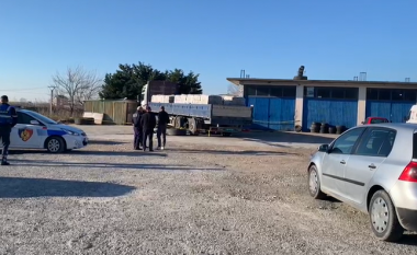EMRI/ I plas goma e kamionit teksa po e fryente, humb jetën një person në aksin Lezhë-Milot (VIDEO)