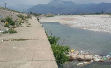 Tronditet Shkodra, nëna hedh foshnjën 9-ditëshe në lumin Kir