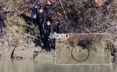 Misteri me aksidentin e dyshimtë në Fier, polumbarët nisin kërkimet në ujërat e lumit Seman (video)