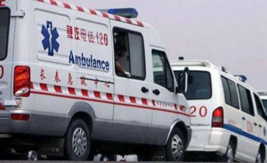 Tragjedi në Kinë, kamioni përplas kortezhin me makina funerali, 19 të vdekur