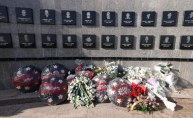 “Sot vajtojmë me Kosovën”, BE përkujton masakrën e Reçakut: E kaluara s’mund të zhbëhet