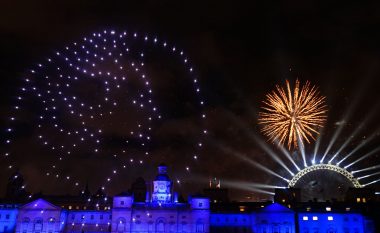 Viti i Ri i parë pa Mbretëreshën, Elizabeth II shfaqet në qiellin e Londrës (FOTO LAJM)