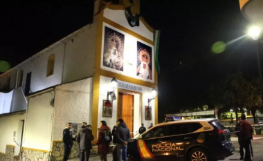 Sulm i përgjakshëm në dy kisha, humb jetën një person, plagoset prifti në Spanjë