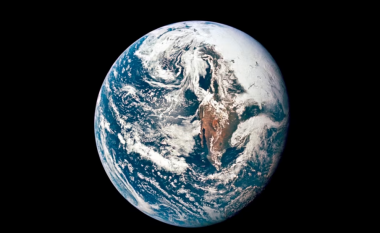 Studiuesit: Bërthama e Tokës do të fillojë të rrotullohet në drejtim të kundërt