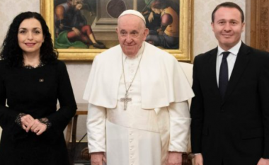 Presidentja  e Kosovës mbërrin në Vatikan,  takohet me Papa Françeskun