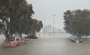 Përmbytje vdekjeprurëse në Zelandën e Re, të paktën 4 viktima, mijëra familje në “errësirë”