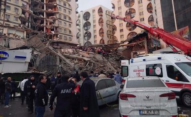 Turqia mbetet pa internet dhe energji pas tërmetit shkatërrues, OBSH aktivizon ekipet mjekësore të urgjencës në terren