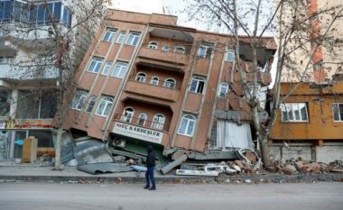 Tërmeti shkatërrues, thuajse 650 pasgoditje janë ndjerë në Turqi që nga e hëna