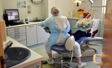 Stomatologia Gentiana Elezi e Iliria Dent premtonte dhëmbë të bardhë me ulje 50%, pacientëve u ranë